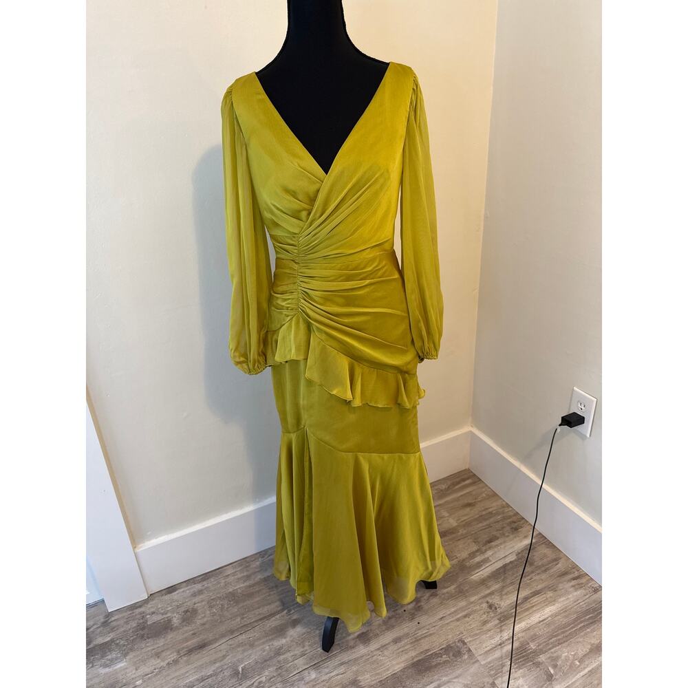 NWT. Size 4 . Theia gown. No defects .